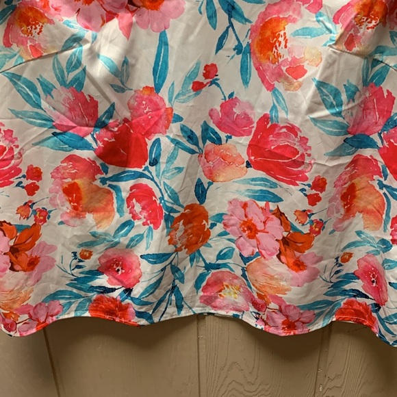 SHEIN Top - Picture 6 of 10